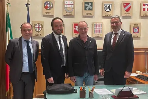 Le norme di attuazione e la valutazione sullo stato dell’Autonomia dell’Alto Adige. Questi i temi al centro dell'incontro odierno a Roma tra il ministro per gli Affari regionali e le Autonomie, Roberto Calderoli (nella foto il secondo da destra), il presidente altoatesino Arno Kompatscher (primo da destra) e gli assessori Giuliano Vettorato (primo da sinistra) e Philipp Achammer (secondo da sinistra) (Foto: ASP)