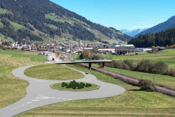 Il nuovo progetto per il sovrappasso ferroviario di San Candido si presenta in modo rispettoso del paesaggio con un ponte che potrebbe essere realizzato in tempi relativamente brevi con i contributi infrastrutturali dei fondi olimpici (Rendering: Dipartimento Mobilità)