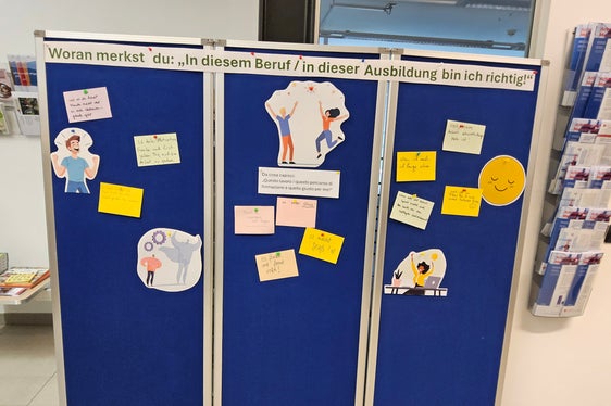 Welche Ausbildung ist für mich geeignet? Diese Frage stellen sich viele Jugendliche und werden in der Berufs- und Studienberatung bei der Entscheidungsfindung unterstützt. (Foto: LPA/AVZ Bruneck)