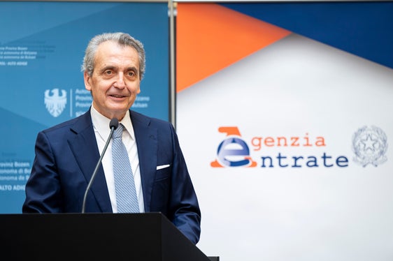 Il direttore dell’Agenzia delle Entrate, Vincenzo Carbone, ha elencato gli obiettivi della riorganizzazione: rafforzare la funzione di indirizzo e di governo, potenziare le attività a presidio della legalità, migliorare ulteriormente i servizi e l’assistenza ai cittadini e alle imprese e promuovere le attività finalizzate a incrementare la cosiddetta compliance fiscale. (Foto: USP/Fabio Brucculeri)