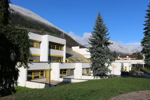 Die Oberschulen Fallmerayer in Brixen werden umgebaut. Ab 30. September ist dazu eine Ausstellung mit den Projekten eröffnet, die beim Planungswettbewerb für die Erweiterung des Schulgebäudes eingereicht wurden, zu sehen. (Foto: LPA/Oberschulen Fallmerayer)