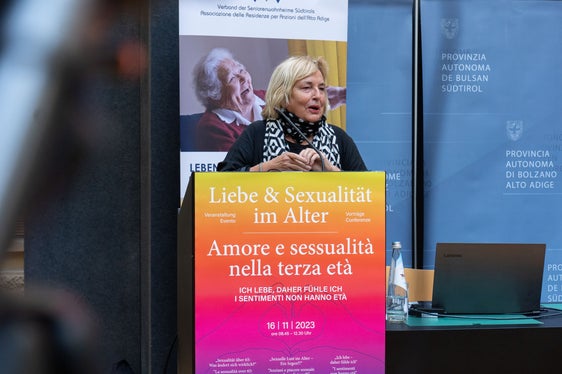 Nina de Vries nel corso del suo intervento al convegno Sessualità e amore nella terza età (Foto: ASP/Greta Stuefer)