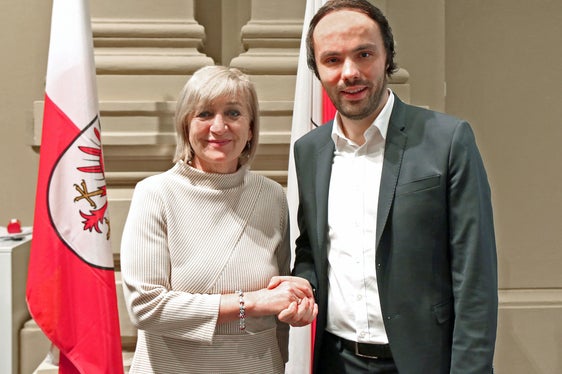 Die Tiroler Kulturlandesrätin Beate Palfrader und der Südtiroler Landesrat Philipp Achammer (Foto: LPA)