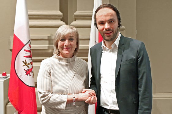 Die Tiroler Kulturlandesrätin Beate Palfrader und der Südtiroler Landesrat Philipp Achammer (Foto: LPA)