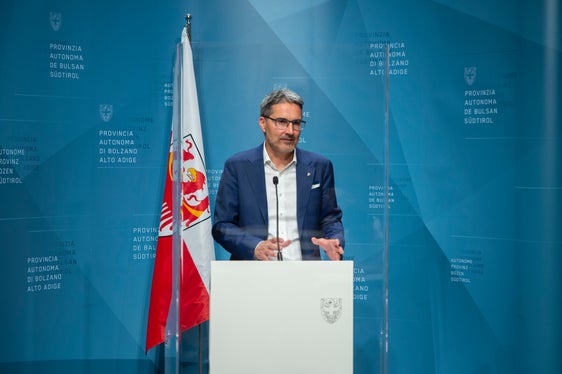 Il presidente della Giunta provinciale Arno Kompatscher durante la conferenza stampa di oggi (Foto: ASP/Fabio Brucculeri)