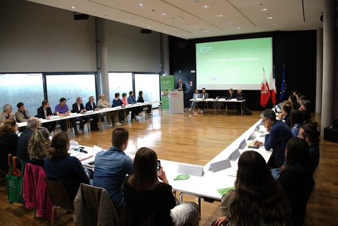 Il Comitato di sorveglianza del Fondo europeo di sviluppo regionale si è riunito il 23 aprile all'EURAC di Bolzano. (Foto: USP/Ursula Pirchstaller)