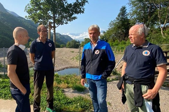 Lokalaugenschein am Rückhaltebecken im Naifbach (v.li.): Thomas Thaler, Direktor der Agentur für Bevölkerungsschutz Klaus Unterweger, Bevölkerungsschutzlandesrat Arnold Schuler, Direktor des Funktionsbereichs Wildbachverbauung in der Agentur für Bevölkerungsschutz Fabio De Polo (Foto: LPA/Noemi Prinoth)