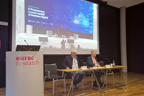 A Fit4digital il presidente di Informatica Alto Adige Oscar de Iorio (a destra) e il direttore generale Stefan Gasslitter hanno parlato di E-procurement e nuovi modelli di business digitali (Foto: USP/Informatica Alto Adige)