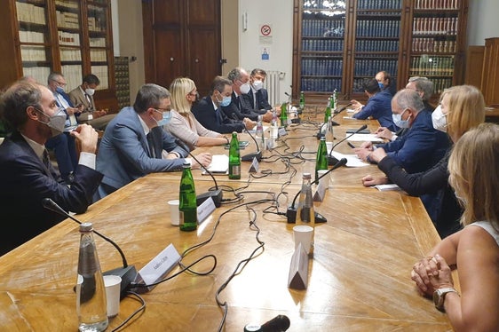 L’assessore Alfreider ha partecipato oggi 27 luglio a Roma a confronto con il ministro Giovannini e il viceministro Morelli sullo stato delle opere per le Olimpiadi 2026. (Foto: ASP/Mobilità)