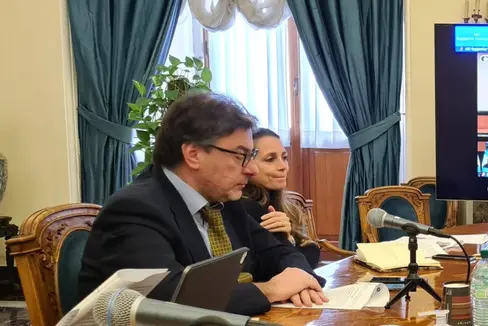 Wirtschaftsminister Giorgetti (ganz links) sicherte LH Kompatscher und LH Fugatti zu, die Anliegen der beiden Länder zu prüfen. (Foto: Presseamt Trentino)