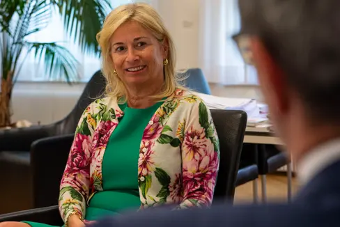 Il presidente Arno Kompatscher a colloquio con la presidente della Sezione autonoma di Bolzano del Tribunale amministrativo regionale Lorenza Pantozzi Lerjefors sulla giustizia amministrativa in Alto Adige: Servizio efficiente (Foto: ASP/Fabio Brucculeri)