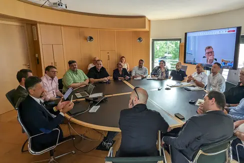 Um über die Neuausschreibung der Bahndienste zu informieren, hat sich Mobilitätslandesrat Daniel Alfreider kürzlich mit den Vertretungen der Gewerkschaften aus dem Sektor öffentlicher Nahverkehr getroffen. (Foto: LPA/Ingo Dejaco)