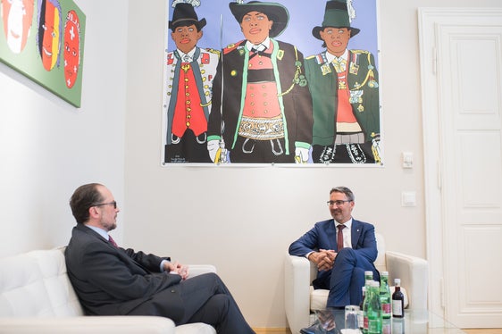 Schallenberg (l.) und Kompatscher wollen gute Zusammenarbeit fortsetzen: Im Bild am 6. Juli 2021 beim Treffen im Außenministerium in Wien. (Foto: Michael Gruber)