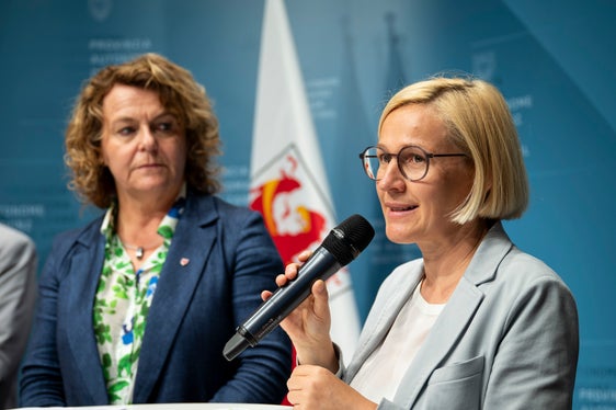 L'Ufficio per la Tutela dei minori e l'inclusione sociale ha elaborato il disegno di legge in collaborazione con un gruppo di lavoro tecnico. Durante la presentazione, la direttrice dell'Ufficio Astrid Wiest ha sottolineato che il disegno di legge sancisce per la prima volta anche il riconoscimento della responsabilità dell'intera società nei confronti del fenomeno della violenza a sfondo sessuale. (Foto: USP/Fabio Brucculeri)