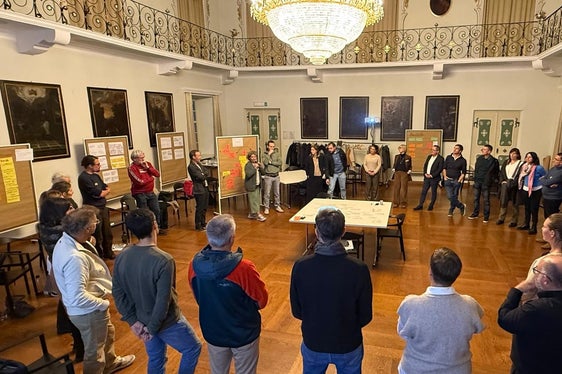 Verschiedene Initiativen stellten ihre Arbeit vor. Die Erlebnisschule Langtaufers empfängt seit 25 Jahren jährlich bis zu 2500 Kinder und Jugendliche. Der Burger Hof im Pragsertal ermöglicht rund 3000 jungen Menschen Einblicke in den bäuerlichen Alltag. (Foto: LPA)