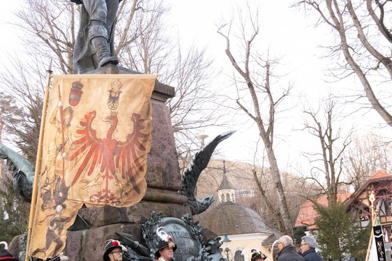 Kompatscher e Mattle hanno commemorato il 215° anniversario della morte del combattente per la libertà tirolese Andreas Hofer al Bergisel e nella Hofkirche (Foto: Land Tirol/Die Fotografen)