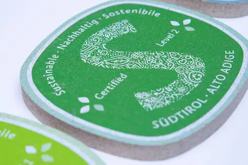 Attualmente sono tre i livelli che certificano il marchio di sostenibilità. In futuro, le aziende che otterranno la certificazione per il terzo livello potranno esporre anche una stella verde, oltre alle classiche stelle (Foto: ASP/Fabio Brucculeri)