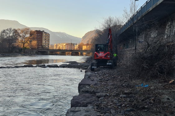 I lavori ultimati garantiranno una maggiore protezione contro le piene lungo il fiume Isarco a Bolzano. (Foto: Ufficio Sistemazione bacini montani Sud)