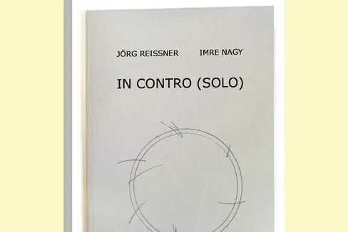 Im Rahmen der Bücherwelten 2025 wird am Mittwoch, 29. Jänner das Buch In Contro (Solo) der Kunstschaffenden Jörg Reissner und Imre Nagy vorgestellt. (Foto: LPA/Landesbibliothek Teßmann)
