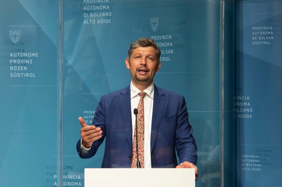 L'assessore Alfreider nel corso della conferenza stampa odierna (Foto: ASP/F. Brucculeri)