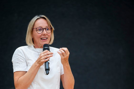 L'assessora provinciale al Personale Magdalena Amhof ha sottolineato la diversità dei compiti dell'Amministrazione provinciale e ha espresso un desiderio per i tirocinanti: Spero approfittino del tirocinio per fare esperienza e decidano poi di lavorare in uno dei nostri molteplici settori di attività. (Foto: USP/Fabio Brucculeri)