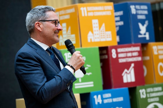 Landeshauptmann Arno Kompatscher unterstreicht: Der Ansatz, regionale Produkte auf den Teller zu bringen, ist zweifellos der richtige Weg, zumal es in Südtirol bereits eine hohe Sensibilität für regionale und nachhaltige Ernährung gibt. Die eigentliche Herausforderung liegt jedoch in der Umsetzung. (Foto: Fabio Brucculeri)