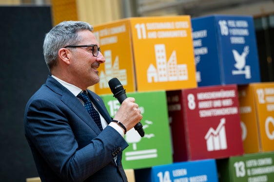 Landeshauptmann Arno Kompatscher unterstreicht: Der Ansatz, regionale Produkte auf den Teller zu bringen, ist zweifellos der richtige Weg, zumal es in Südtirol bereits eine hohe Sensibilität für regionale und nachhaltige Ernährung gibt. Die eigentliche Herausforderung liegt jedoch in der Umsetzung. (Foto: Fabio Brucculeri)