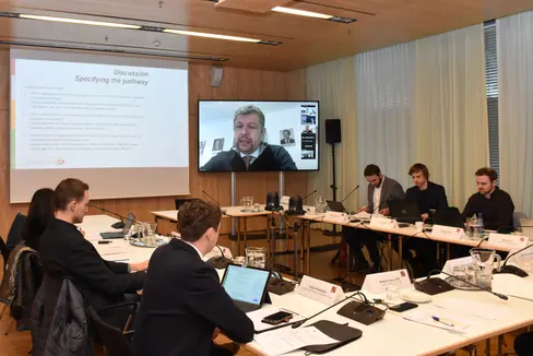 L'assessore altoatesino alla Mobilità Daniel Alfreider, collegato da remoto, ha sottolineato l'importanza di uno scambio di dati continuo e coerente tra le autorità e i gestori delle infrastrutture. (Foto: © Land Tirol/Knabl)