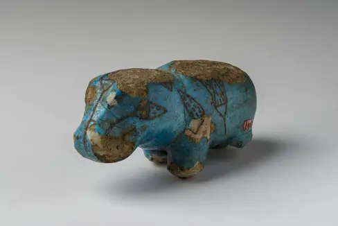 La statuetta di ippopotamo in faience è una delle 18 opere originali provenienti dal Museo Egizio di Torino in esposizione al Centro Trevi di Bolzano. La mostra “Antichi Egizi: maestri dell'arte” verrà inaugurata giovedì 21 settembre al Centro Trevi-Trevilab (Foto: Museo Egizio Torino)