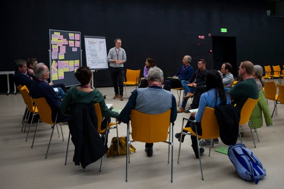 Auch die Arbeit zu den fünf Schwerpunktthemen Energie, Wohnen, Mobilität, Konsum und Produktion sowie Ernährung und Landnutzung wurde fortgesetzt. (Foto: LPA/Fabio Brucculeri)