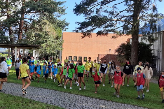 A Sinigo (Merano) il Centro giovanile Cilla si è organizzato un servizio trasversale per fasce d'età, accolto con entusiasmo da bambini, giovani e genitori, hanno riferito Marisa Leoni e Franca De Gaetano. (Foto: Centro Cilla)