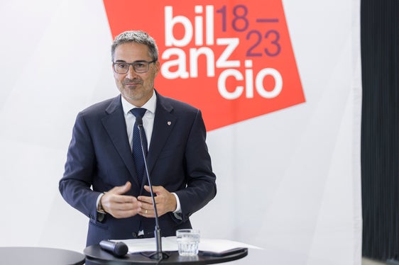 Als Ziel der Zukunft nannte Landeshauptmann Kompatscher ein besseres Zusammenleben. Südtirol sei über die Jahrzehnte gelungen, Solidarität, Verantwortungsbewusstsein und Allgemeinheit zu leben: „Wir müssen diese Stärke nach der Pandemie wiederfinden“, appellierte der Landeshauptmann. (Foto: LPA/Tiberio Sorvillo)