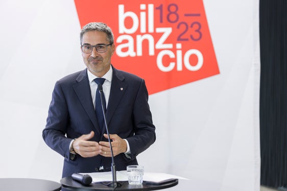 Als Ziel der Zukunft nannte Landeshauptmann Kompatscher ein besseres Zusammenleben. Südtirol sei über die Jahrzehnte gelungen, Solidarität, Verantwortungsbewusstsein und Allgemeinheit zu leben: „Wir müssen diese Stärke nach der Pandemie wiederfinden“, appellierte der Landeshauptmann. (Foto: LPA/Tiberio Sorvillo)