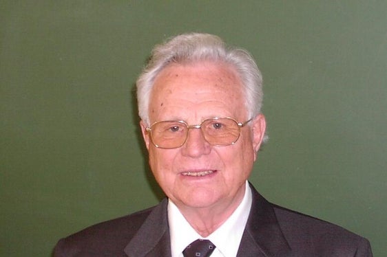 Josef Hurton hat ein bewegtes Leben hinter sich - seit den 1950-er-Jahren lebte und wirkte er in Südtirol, seit 1960 in Sulden. (Foto: Diözese Bozen-Brixen)