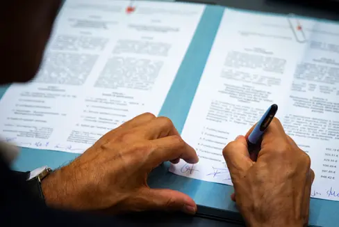 L'Agenzia provinciale per le relazioni sindacali e le rappresentanze dei sindacati, ad eccezione di SAG, hanno firmato il contratto che introduce la chiusura degli uffici provinciali il venerdì pomeriggio (Foto: USP/Fabio Brucculeri)