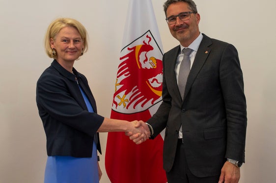 La nuova rettrice dell'Università di Innsbruck, Veronika Sexl, e il presidente della Provincia autonoma di Bolzano, Arno Kompatscher (Foto: ASP/Fabio Brucculeri)