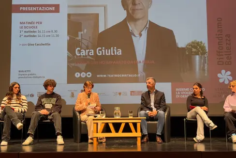Gino Cecchettin (nella foto il quarto da sinistra) sul palco del Teatro Cristallo a Bolzano, ospite dell'evento Si è svolta oggi al Teatro Cristallo di Bolzano una delle giornate dell’iniziativa “Insieme contro la violenza di genere”. (Foto: USP)