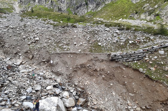 Aufgrund von Unwettern wurde der Steig Nr. 3 zur Rieserfernerhütte im Sommer zerstört. (Foto: Forstinspektorat Welsberg)