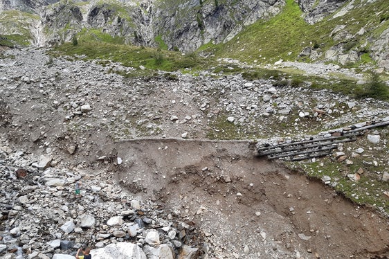 Aufgrund von Unwettern wurde der Steig Nr. 3 zur Rieserfernerhütte im Sommer zerstört. (Foto: Forstinspektorat Welsberg)