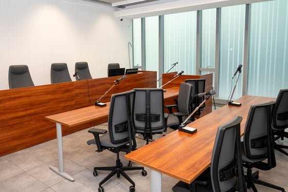 A 77 giorni dal crollo parziale del Palazzo di Giustizia di Bolzano, giovedì 1° ottobre è stata consegnata ufficialmente la nuova sede provvisoria del Tribunale, in via Alto Adige 50. L'attività del Tribunale ha ripreso a pieno regime, con la celebrazione in mattinata di quattro processi. (Foto: USP/Fabio Brucculeri)