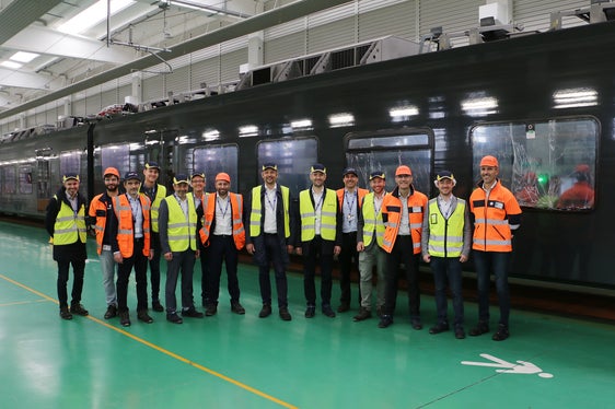 Foto di gruppo per la delegazione altoatesina in visita alla Alstom di Savigliano, in Piemonte (Foto: ASP/Ingo Dejaco)