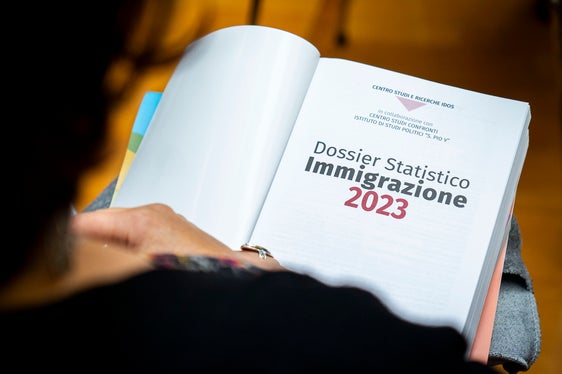 Das Statistische Jahrbuch zur Einwanderung 2023 wird jährlich vom Studien- und Forschungszentrum IDOS im Auftrag des staatlichen Amtes gegen Diskriminierung erstellt. (Foto: LPA/Fabio Brucculeri)