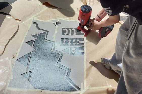 Graffiti-Kunst ist kreativ, leicht zugänglich und regt zum Nachdenken über aktuelle Themen an. (Foto: LPA/Landesdirektion italienischsprachige Grund-, Mittel- und Oberschulen staatlicher Art/Verena Mitterer)