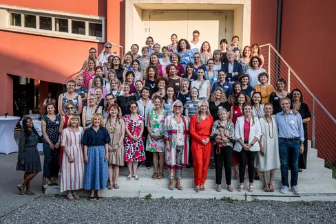 Starker Auftritt politisch engagierter Frauen: Beim Sommer-Talk Frauen in der Gemeindepolitik in der Eurac in Bozen kamen viele engagierte Südtirolerinnen zusammen, um sich zu vernetzen, Erfahrungen zu teilen und sich gegenseitig zu ermutigen. Zugleich bildete der Sommer-Talk den Auftakt zum neuen Aufbau-Lehrgang. (Foto: LPA/ Lukas Auer)