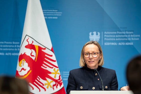 Damit wir autonom handeln können, sind jedoch viele formale Zwischenschritte notwendig, einen weiteren davon haben wir heute gesetzt, erläuterte Personallandesrätin Magdalena Amhof. (Foto: LPA/Fabio Brucculeri)