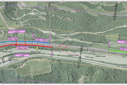 Nell'ortofoto le barriere fonoassorbenti progettate lungo l'A22 nel comune di Bolzano dall'Autostrada del Brennero spa, in verde la barriera via Costa di Sotto1, in blu la barriera Via Costa di Sotto 2 e in rosso la barriera Bolzano Nord (Autostrada del Brennero)