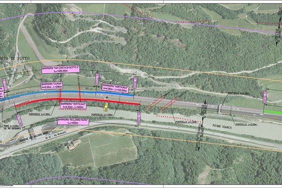 Ortophoto-Aufnahme mit den drei geplanten Lärmschutzwänden entlang der Brennerautobahn (A22) bei Bozen Nord und etwas nördlich davon. (Foto: LPA/Brennerautobahn AG)