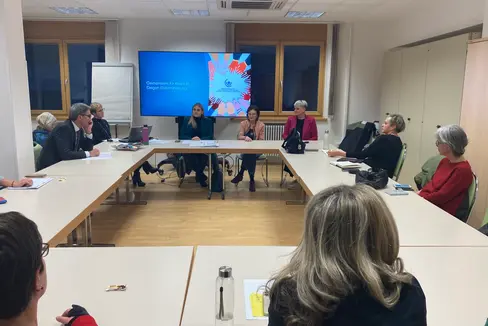 Un'immagine della seduta (Foto: ASP/Dominik Holzer)