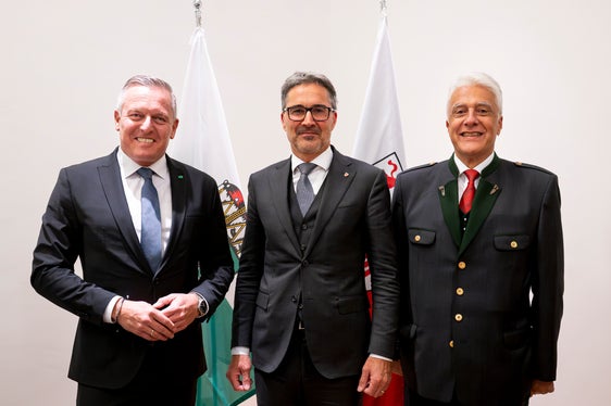 Il governatore della Stiria Mario Kunasek, il presidente della Provincia autonoma di Bolzano Arno Kompatscher e il console generale austriaco a Milano Wolfgang-Lukas Strohmayer a Palazzo Widmann. (Foto: USP/Fabio Brucculeri)