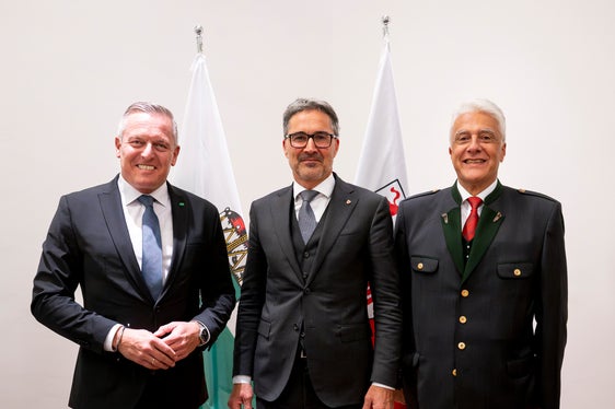 Il governatore della Stiria Mario Kunasek, il presidente della Provincia autonoma di Bolzano Arno Kompatscher e il console generale austriaco a Milano Wolfgang-Lukas Strohmayer a Palazzo Widmann. (Foto: USP/Fabio Brucculeri)